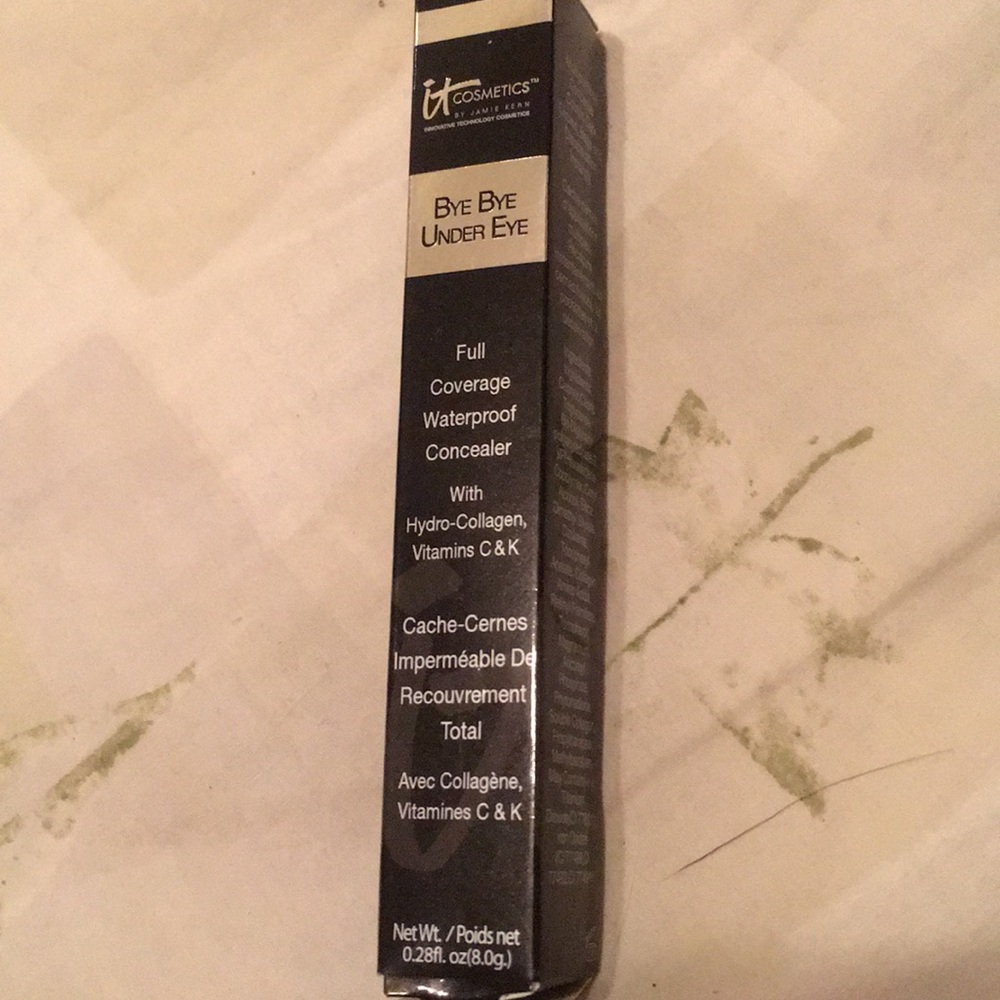 It Cosmetics BYE BYE Under Eye Concealer in Deep